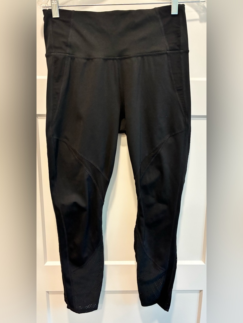 Athleta Black High-Waist cropped Athletic Leggings medium. Yoga Pilates